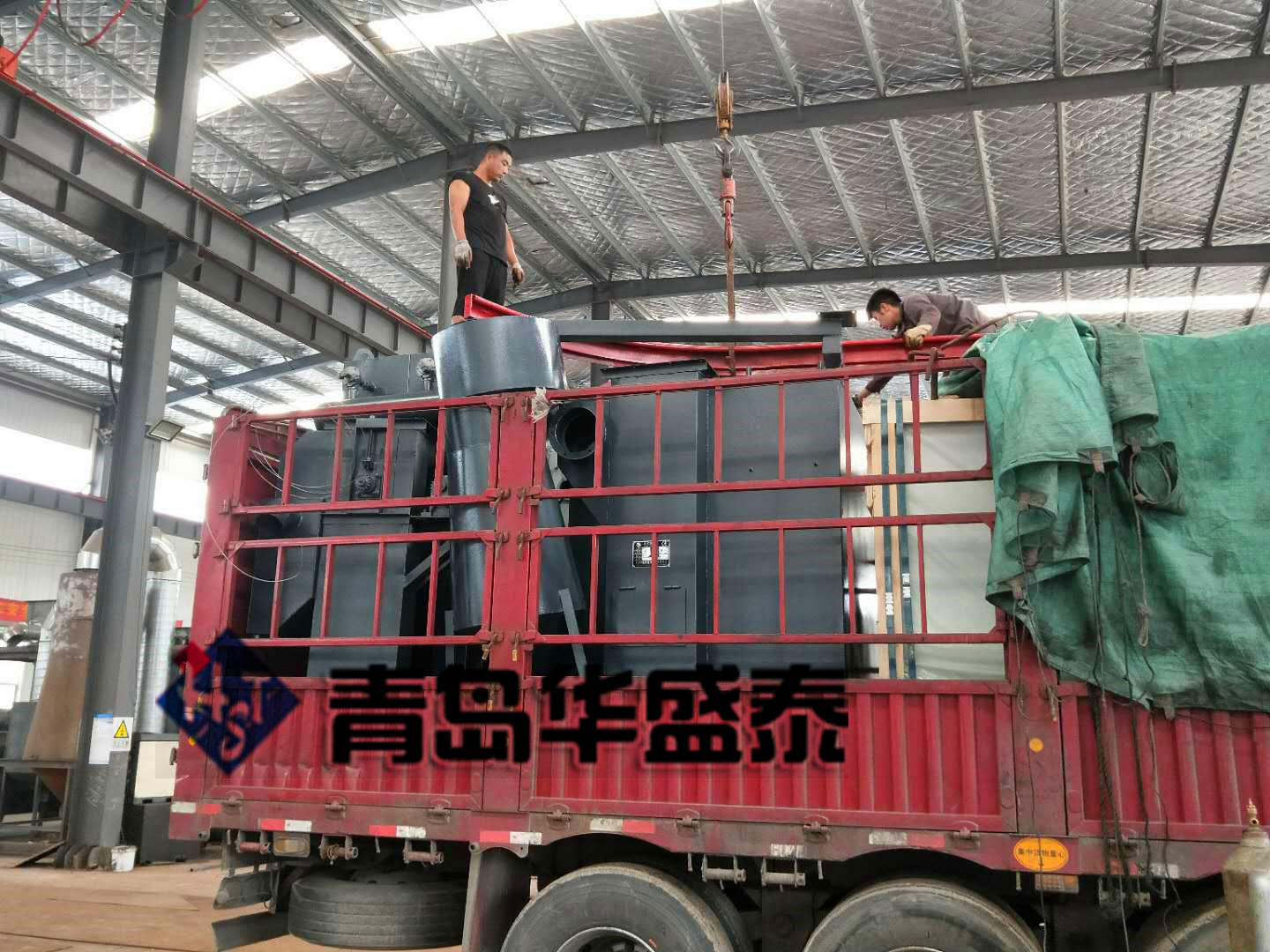 發往福州福清市376吊鉤式拋丸機發貨現場圖