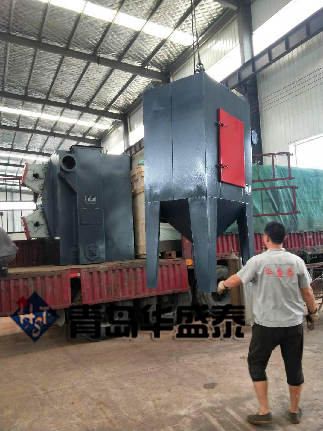 發往福州福清市376吊鉤式拋丸機發貨現場圖