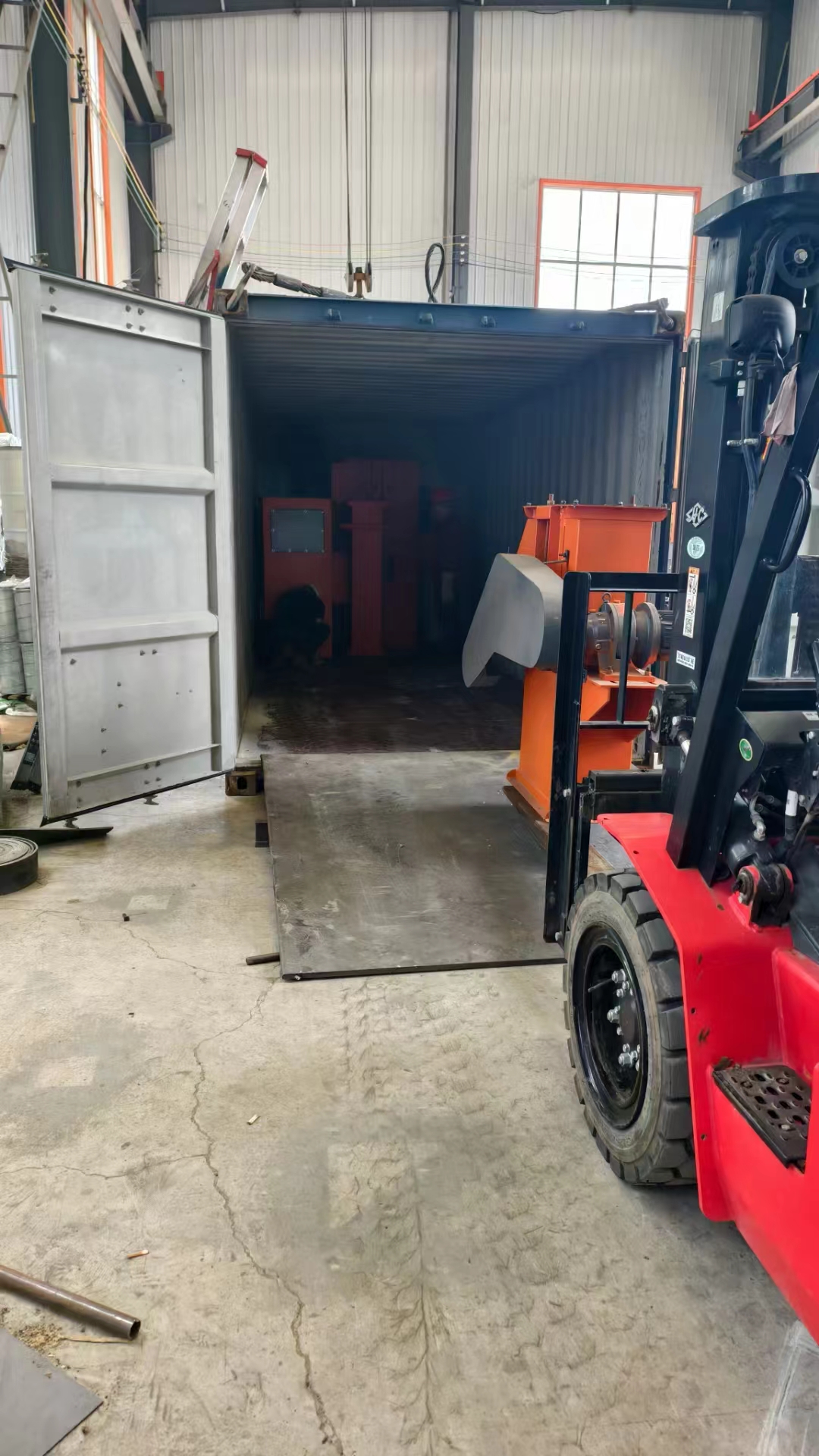 拋丸鉚砂機打磨方法_鉚件拋丸打砂機_拋丸鉚砂機打磨視頻