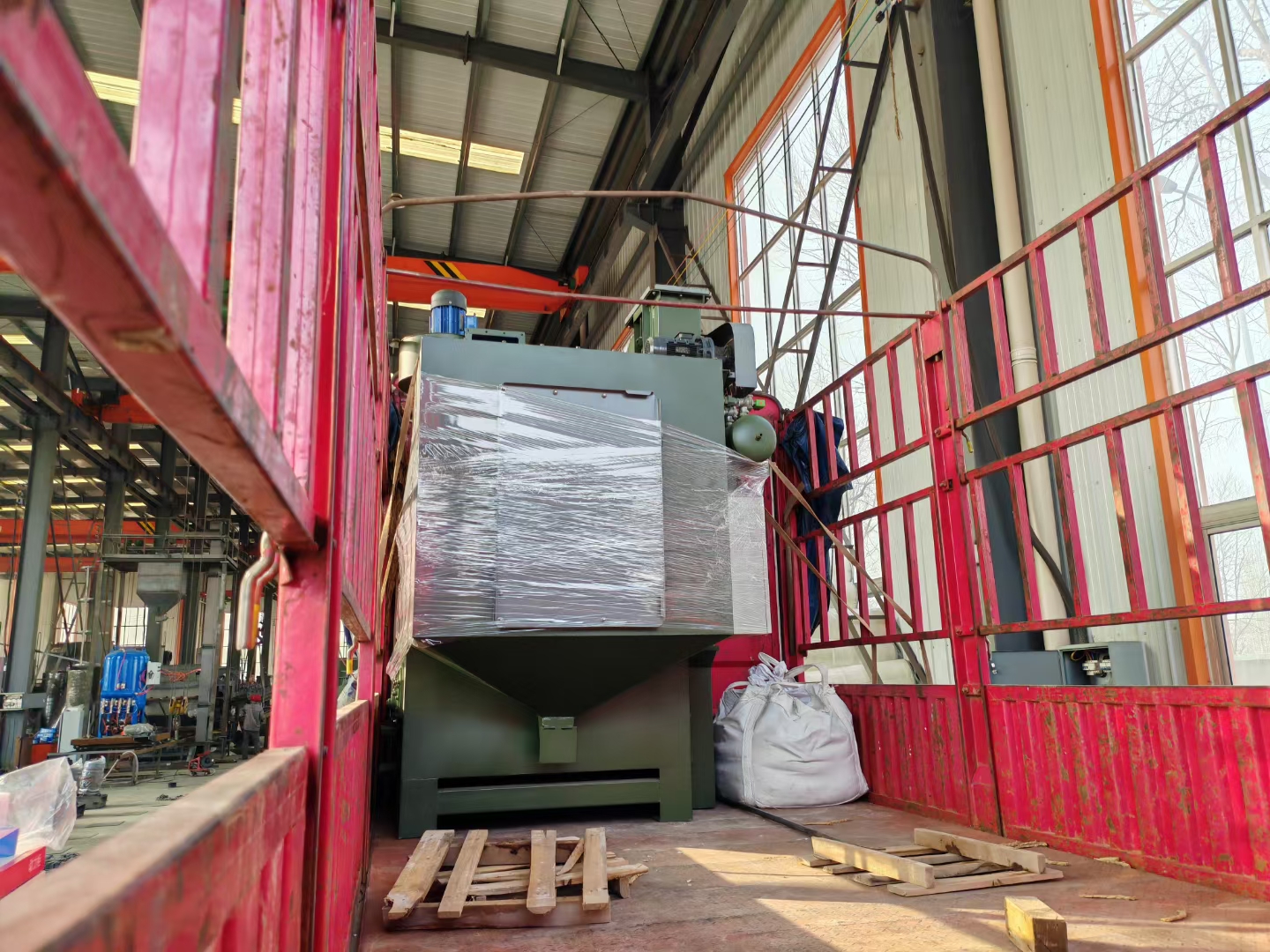 沙子除銹機_掛式打砂除銹機_砂帶除銹機